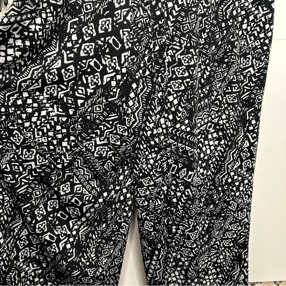 New Emma & Michelle  Women’s Romper Jumpsuit Size XL Black White Pattern BNWT - Picture 7 of 7